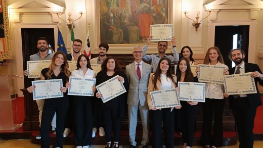 Consegna attestati Scuola superiore di Sardegna_foto di gruppo