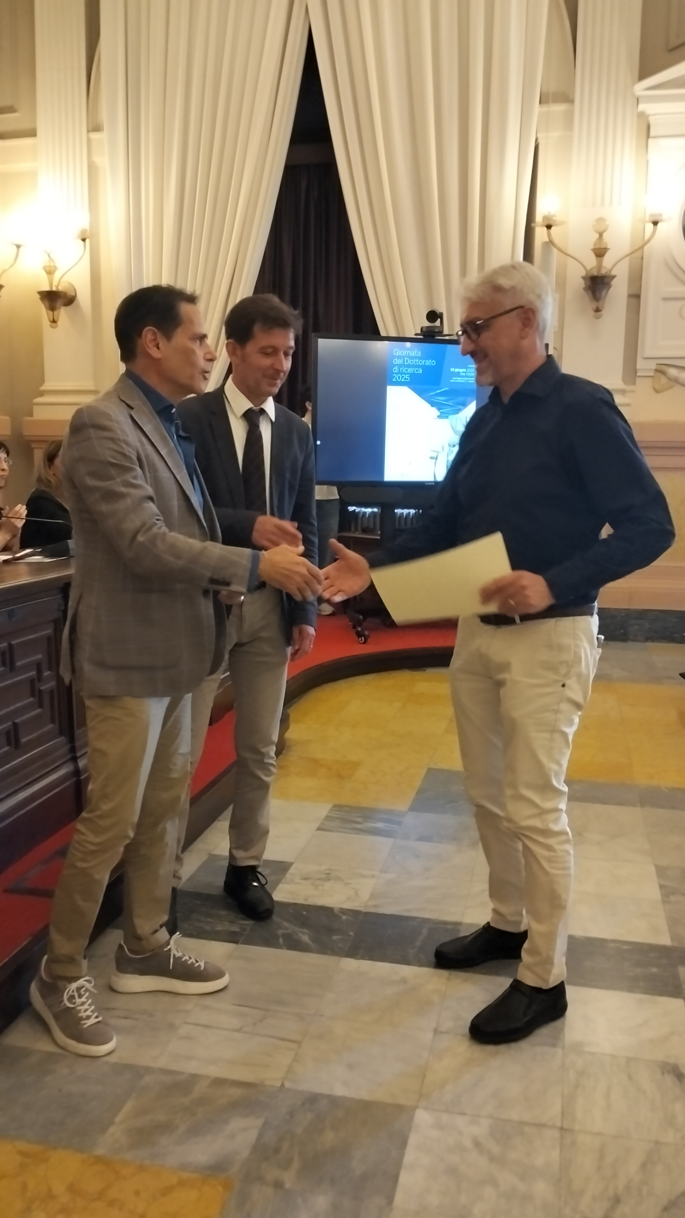 Prof. Scandura, riceve la menzione in vece della Dott.ssa Giulia Fabbri