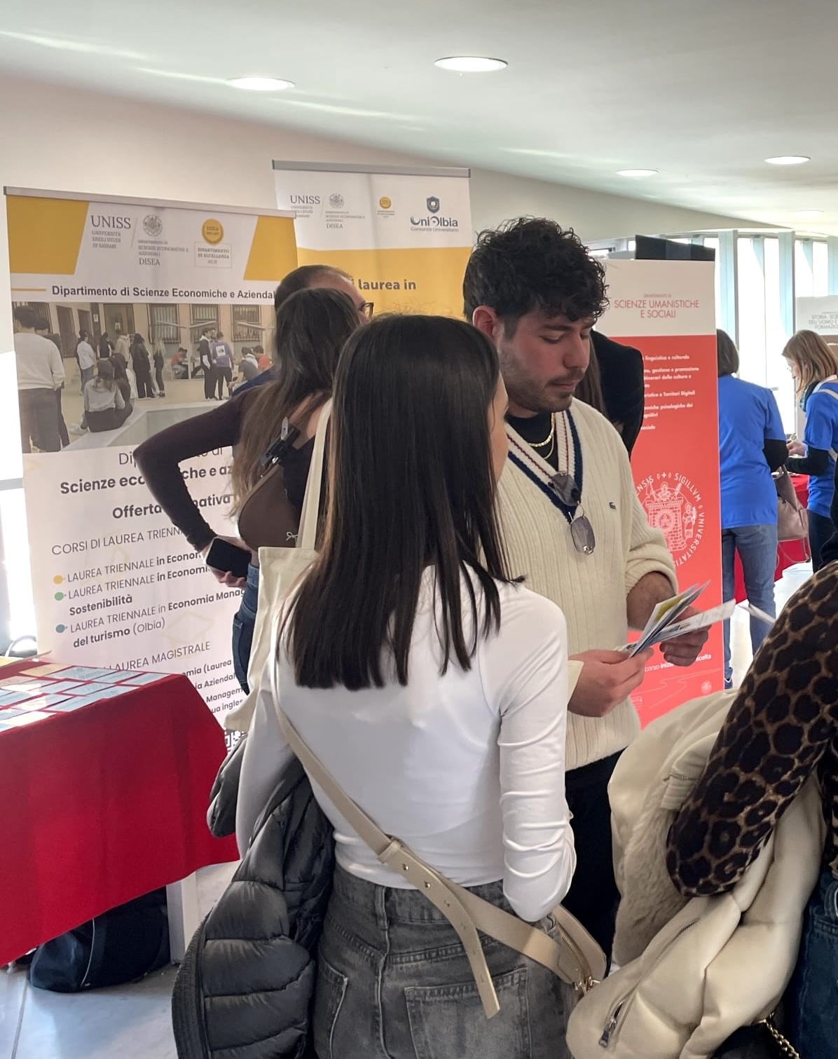Studenti al salone orientamento