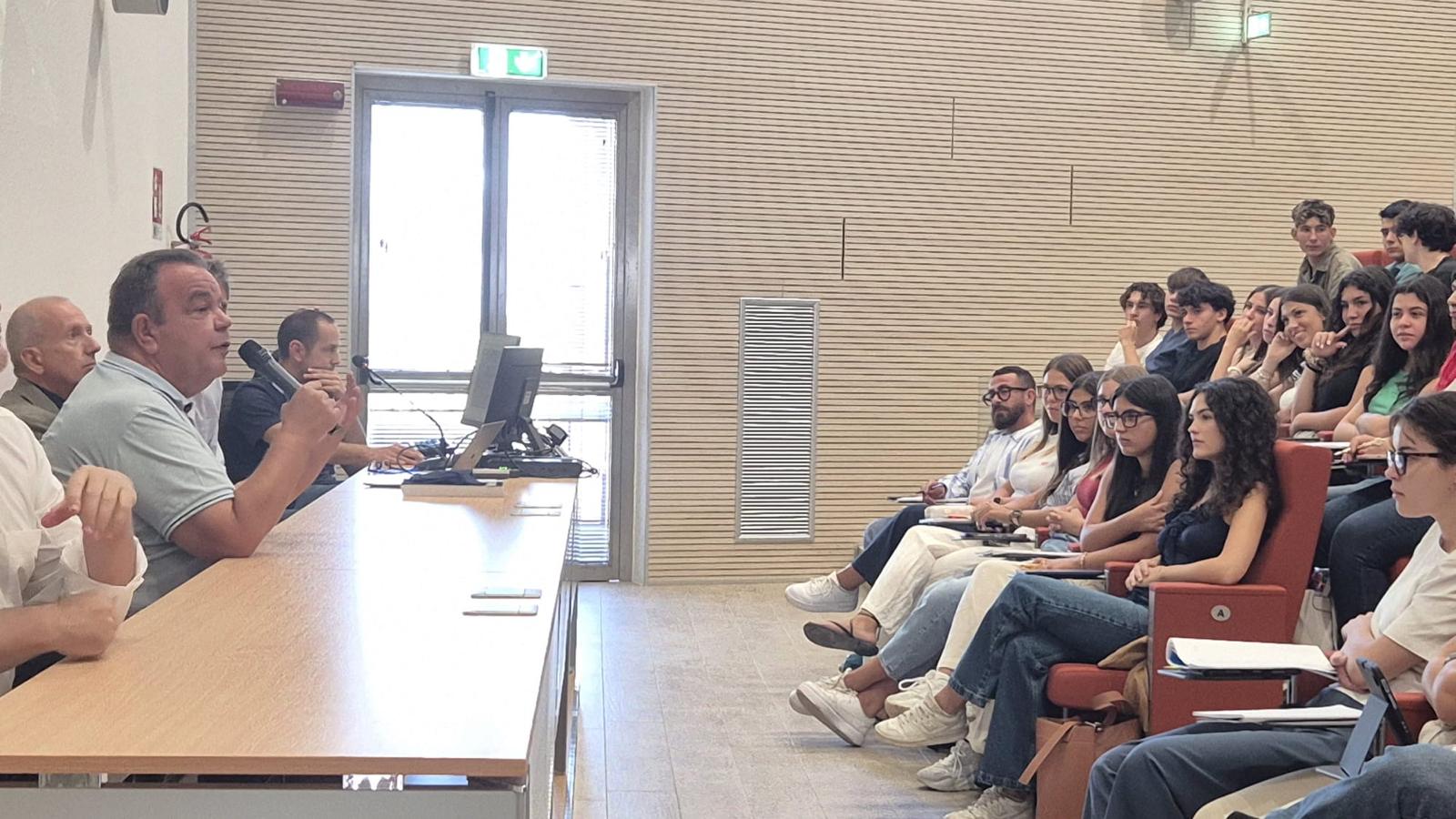 primo giorno di lezione del semestre filtro_uniss_con il Rettore Gavino Mariotti