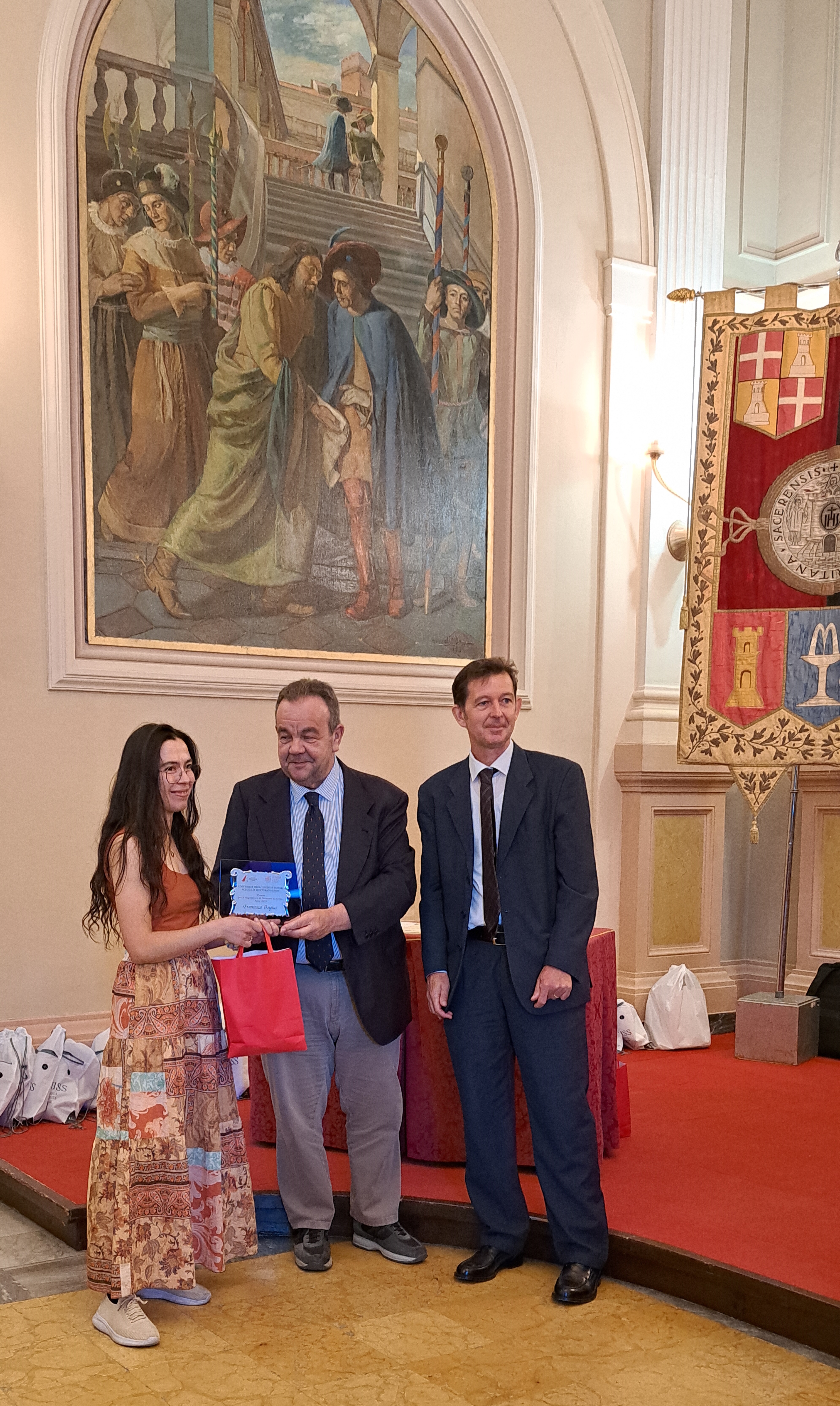 La Dott.ssa Francesca Angius riceve il premio per la migliore tesi di dottorato