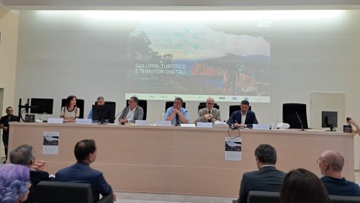 Sviluppo turistico e territori digitali_da sx Veronica Camerada, Luca Pulina, Gianluca Cadeddu, Gavino Mariotti, Franco Cuccureddu, Giuseppe Meloni