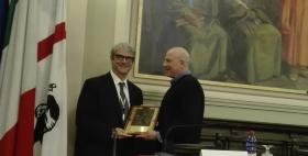 Lo scienziato Francesco Marincola e il Rettore dell'Università di Sassari Massimo Carpinelli Lo scienziato Francesco Marincola e il Rettore dell'Università di Sassari Massimo Carpinelli