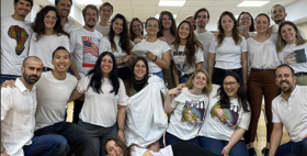 Foto evento Globalworking Giovani radunati insieme che posano per una foto