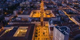 Foto Piazza d'Italia di Sassari piazza d'italia sassari foto drone in notturna
