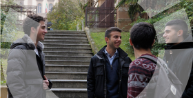 foto presentazione corsi disea foto presentazione corsi disea con studenti in un patio