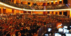 Studenti al Teatro comunale di Sassari Studenti al Teatro comunale di Sassari