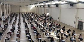 foto Test ingresso Studenti seduti per la prova test d'ingresso