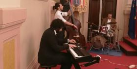 Il Trio jazz del Conservatorio "Canepa" si esibisce in aula Magna Il Trio jazz del Conservatorio "Canepa" si esibisce in aula Magna